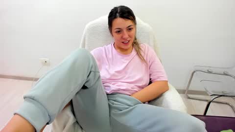 Snapshot of dyanakaylin chatting on January 2025 01:38:01 AM dayana online show from January 2025 01:38:01 AM