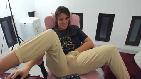 Snapshot of dyanakaylin chatting on October 2025 04:19:02 AM dayana online show from October 2025 04:19:02 AM