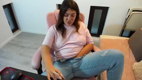 Snapshot of dyanakaylin chatting on November 2025 05:17:01 AM dayana online show from November 2025 05:17:01 AM