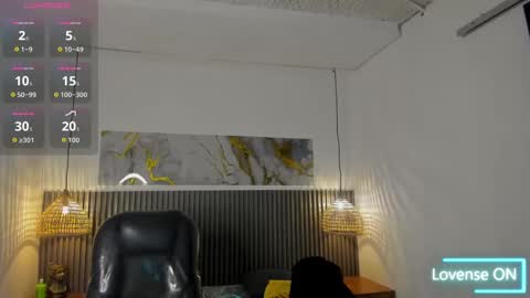 dyla_n18_ online show from September 2025 09:31:02 PM