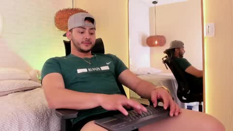 dylan_vega01 online show from April 2026 02:33:01 PM