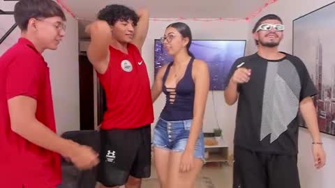 Snapshot of dylanbisex_hot chatting on December 2024 04:26:01 PM Mod Dylan Lilith Alan and Drake online show from December 2024 04:26:01 PM