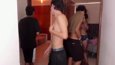 Snapshot of dylanbisex_hot chatting on January 2025 05:01:01 PM Mod Dylan Lilith Alan and Drake online show from January 2025 05:01:01 PM