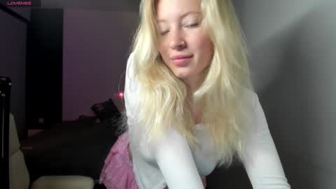 Snapshot of e___lisa chatting on December 2024 03:12:01 AM fansly - yourbestbaby online show from December 2024 03:12:01 AM