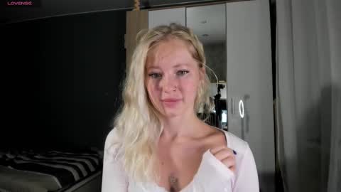 Snapshot of e___lisa chatting on March 2025 04:13:01 AM fansly - yourbestbaby online show from March 2025 04:13:01 AM