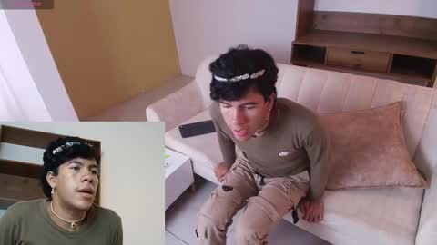 Snapshot of e_r_o_s_ chatting on September 2025 10:22:01 PM John online show from September 2025 10:22:01 PM