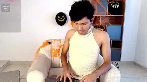 Snapshot of e_r_o_s_ chatting on November 2025 07:49:02 PM John online show from November 2025 07:49:02 PM