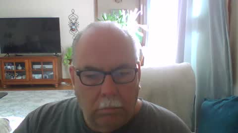 earl52 online show from October 2025 06:58:01 PM