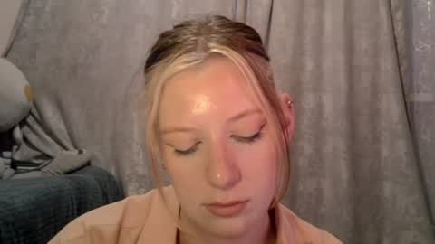 Snapshot of earn_my_lily chatting on June 2026 02:52:01 PM Lily online show from June 2026 02:52:01 PM