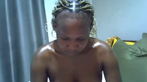 east_queen online show from December 2025 04:34:01 PM