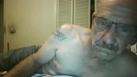 Snapshot of easye4015 chatting on April 2026 02:26:01 PM Easye online show from April 2026 02:26:01 PM