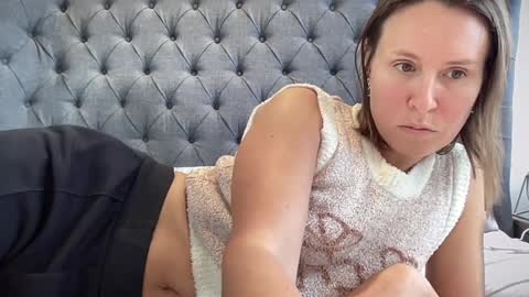 Snapshot of eatmypie69 chatting on October 2025 08:47:01 AM Nadia Ferreira  online show from October 2025 08:47:01 AM