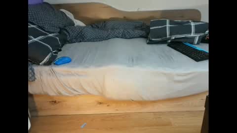 shy yoong cross online show from March 2025 06:46:02 AM