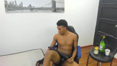 Snapshot of ebons_sexy chatting on December 2024 01:51:02 PM ebons_sexy online show from December 2024 01:51:02 PM