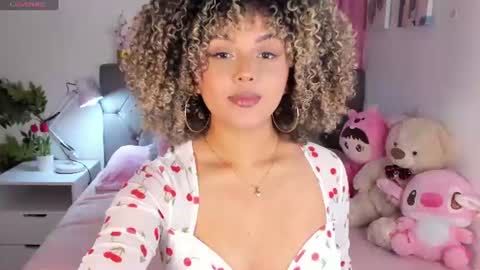 Snapshot of ebony_curly2 chatting on July 2026 07:57:01 PM isa online show from July 2026 07:57:01 PM