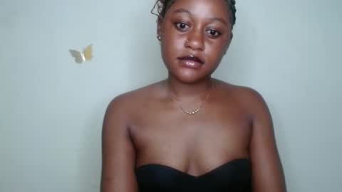 Snapshot of ebony_fatass chatting on October 2025 09:21:02 AM Ella online show from October 2025 09:21:02 AM
