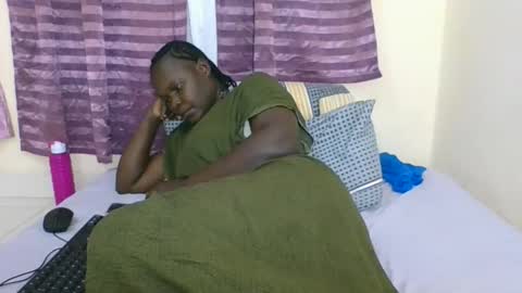 Snapshot of ebonyblack28 chatting on November 2025 09:52:01 AM MELVINE online show from November 2025 09:52:01 AM