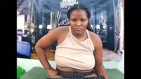 Snapshot of ebonycurvy4u chatting on November 2025 06:01:02 AM lovee online show from November 2025 06:01:02 AM