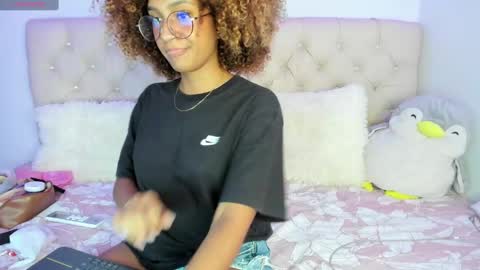 Snapshot of ebonygoddes03 chatting on February 2025 03:35:02 AM Queen Ebony online show from February 2025 03:35:02 AM