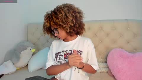 Snapshot of ebonygoddes03 chatting on March 2025 03:59:02 AM Queen Ebony online show from March 2025 03:59:02 AM