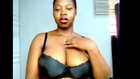 Snapshot of ebonyx_dripqueen chatting on May 2026 06:40:01 AM Loveth online show from May 2026 06:40:01 AM