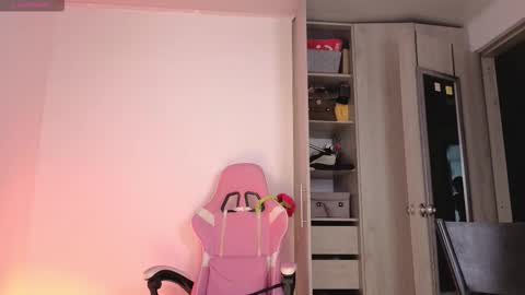 Colette online show from November 2025 02:33:01 AM