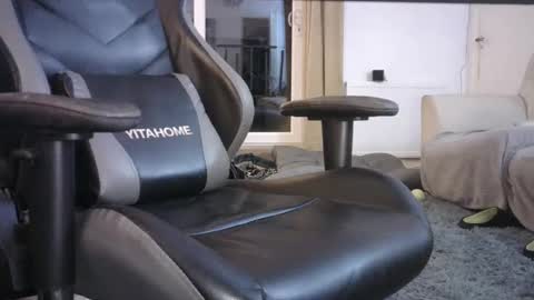 Snapshot of edged_biker chatting on December 2024 06:28:02 PM edged biker online show from December 2024 06:28:02 PM