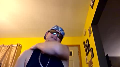 edwardaims_2please online show from November 2025 03:39:01 AM