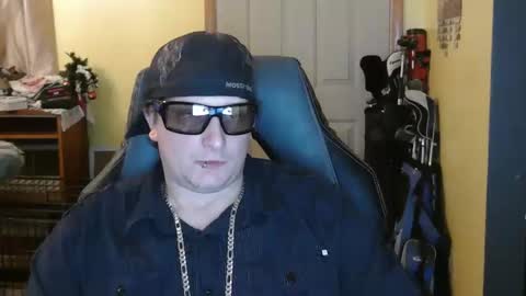 edwardaims_2please online show from December 2025 03:12:01 AM