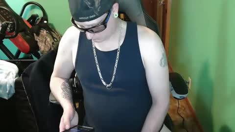 edwardaims_2please online show from April 2026 05:40:02 PM