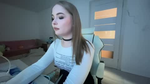 Lili online show from May 2026 07:03:01 AM