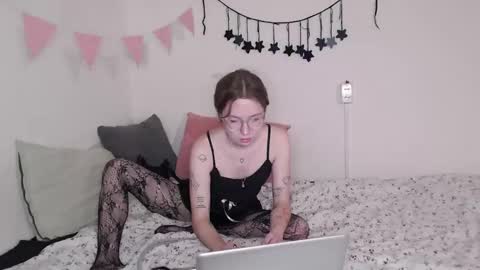 effa__laska online show from November 2025 08:44:01 PM