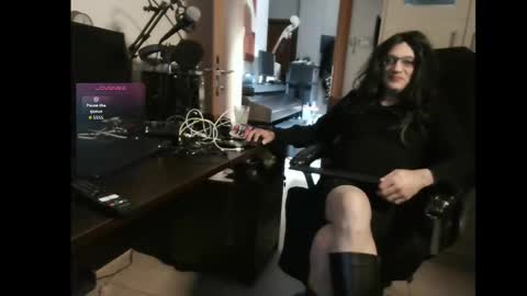 Snapshot of efi_crossou chatting on November 2025 12:09:01 AM efi_crossou online show from November 2025 12:09:01 AM