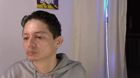 Snapshot of eider122 chatting on February 2026 04:43:02 AM EIder online show from February 2026 04:43:02 AM