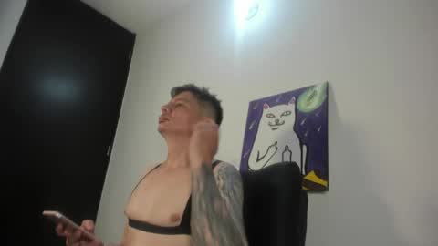 Snapshot of eider122 chatting on February 2026 04:21:02 AM EIder online show from February 2026 04:21:02 AM