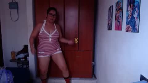 eimy_saenzz online show from December 2025 06:25:02 PM