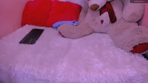 Snapshot of eimy_skinny chatting on May 2026 03:28:01 PM eimy online show from May 2026 03:28:01 PM