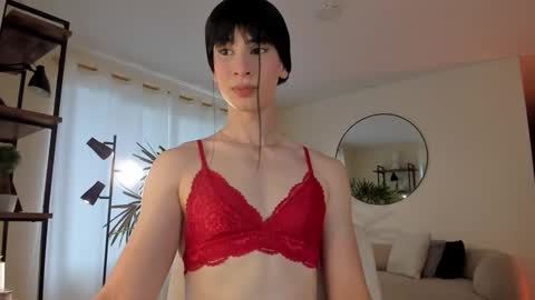 Einyel  online show from November 2025 08:30:01 PM