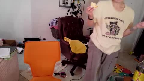 ejrabloom online show from March 2026 02:37:01 AM