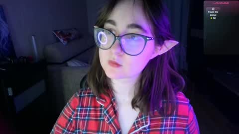 Snapshot of el_sweety chatting on December 2024 02:17:01 PM If you like it when I meow give me a thumbs up online show from December 2024 02:17:01 PM