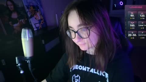 Snapshot of el_sweety chatting on January 2025 04:22:02 PM If you like it when I meow give me a thumbs up online show from January 2025 04:22:02 PM