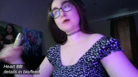 Snapshot of el_sweety chatting on February 2025 02:04:01 PM If you like it when I meow give me a thumbs up online show from February 2025 02:04:01 PM