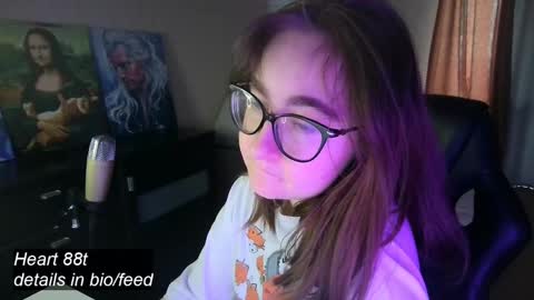 Snapshot of el_sweety chatting on February 2025 09:58:02 AM If you like it when I meow give me a thumbs up online show from February 2025 09:58:02 AM