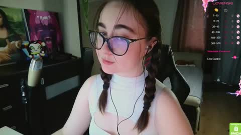 Snapshot of el_sweety chatting on September 2025 11:54:02 AM If you like it when I meow give me a thumbs up online show from September 2025 11:54:02 AM