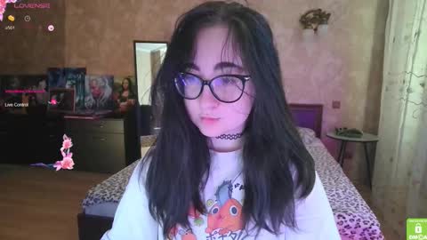 Snapshot of el_sweety chatting on November 2025 08:59:01 AM If you like it when I meow give me a thumbs up online show from November 2025 08:59:01 AM