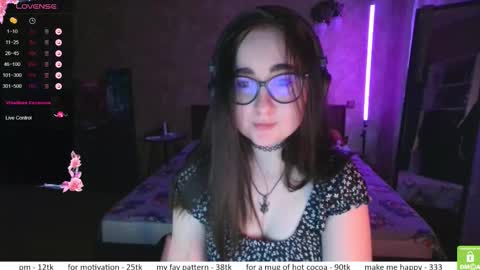 Snapshot of el_sweety chatting on December 2025 01:05:02 PM If you like it when I meow give me a thumbs up online show from December 2025 01:05:02 PM