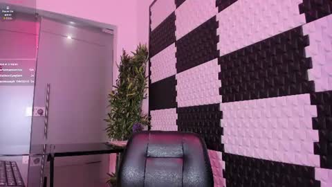 Snapshot of elainelaurent chatting on June 2026 05:12:01 AM ElaineLaurent online show from June 2026 05:12:01 AM