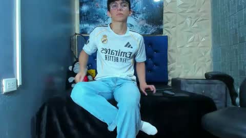 Elan Giralon online show from March 2026 09:07:02 PM