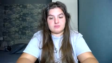 Elanis online show from November 2025 06:40:02 PM