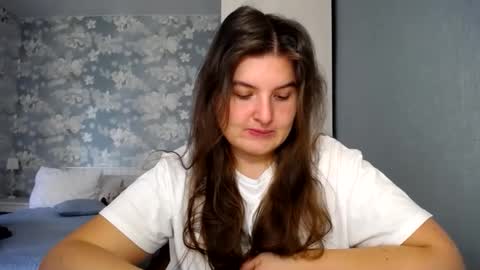 Elanis online show from March 2026 01:00:01 PM